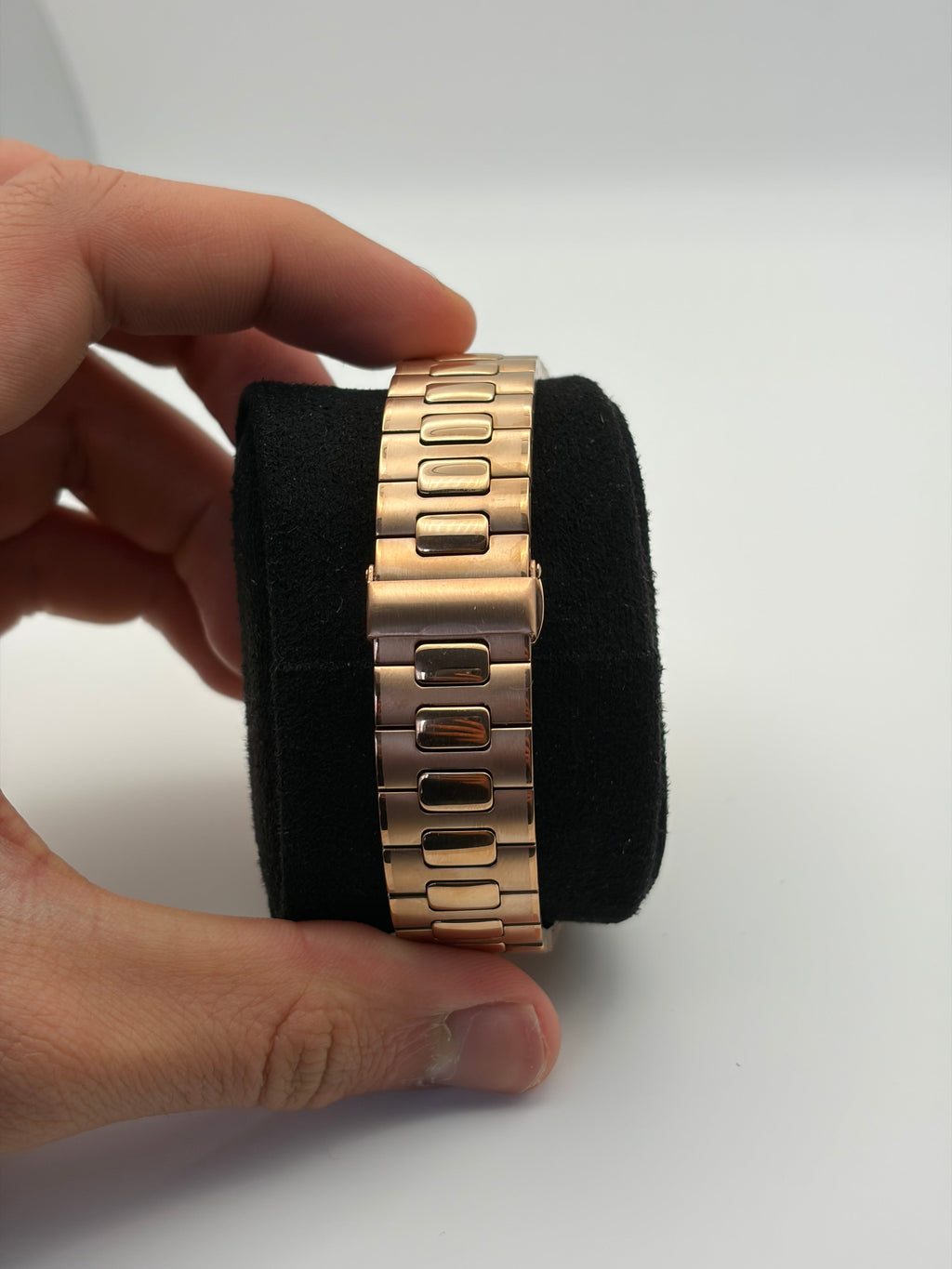 Nautilus Style · Rose Gold & Black