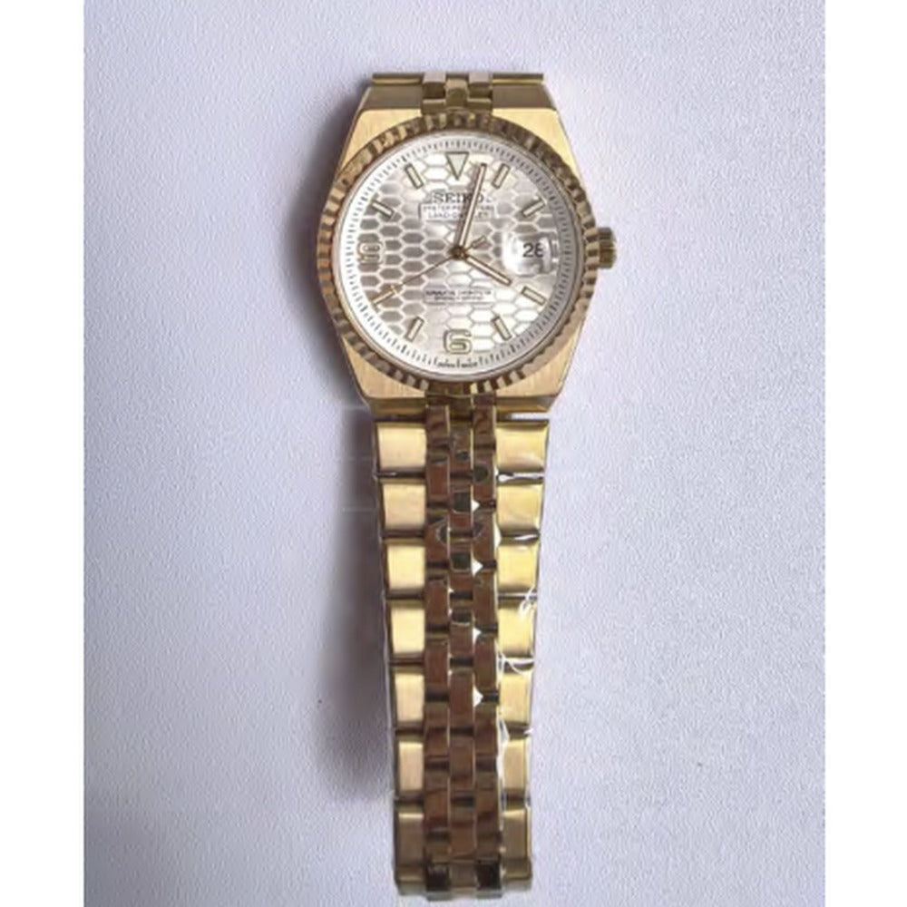 Land-Dweller Style · Gold White Honeycomb
